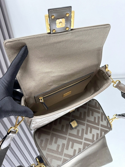 フェンディバッグ素材ディテール